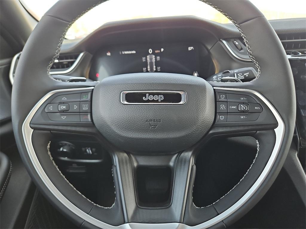 new 2025 Jeep Grand Cherokee car, priced at $42,875