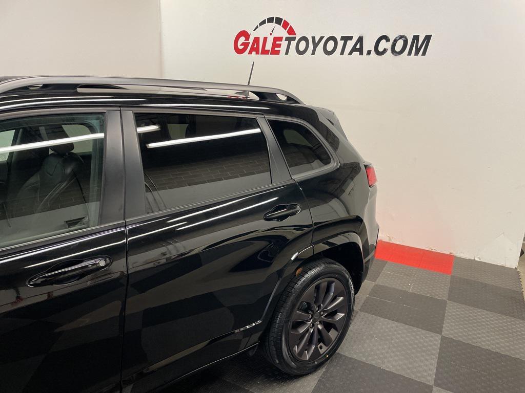 used 2019 Jeep Cherokee car, priced at $15,877