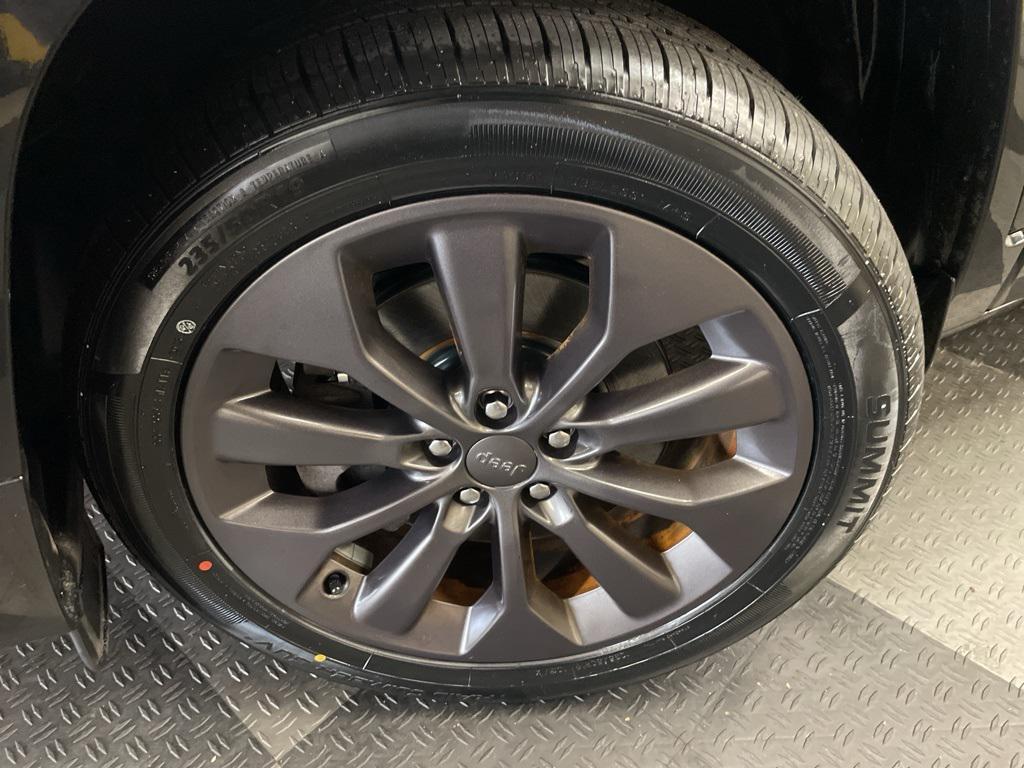 used 2019 Jeep Cherokee car, priced at $15,877