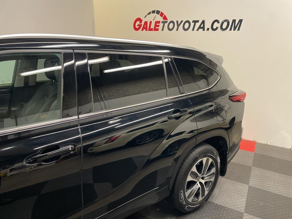 used 2020 Toyota Highlander car, priced at $28,483