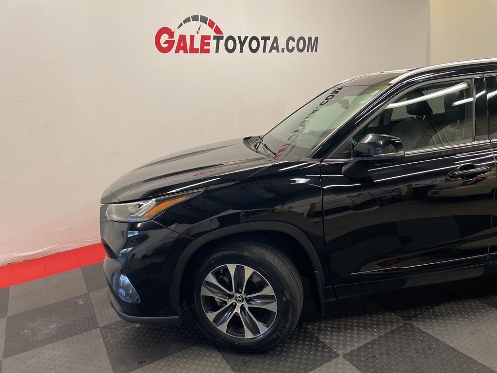 used 2020 Toyota Highlander car, priced at $28,483