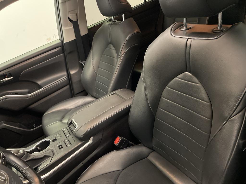 used 2020 Toyota Highlander car, priced at $28,483