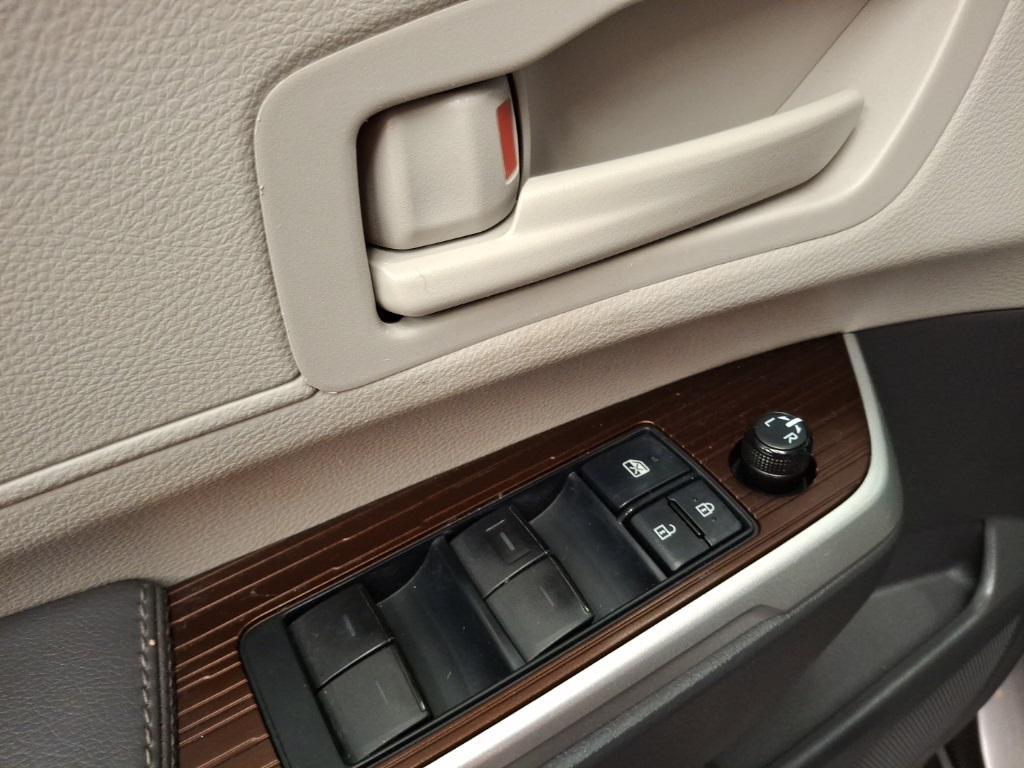 used 2022 Toyota Sienna car, priced at $33,683