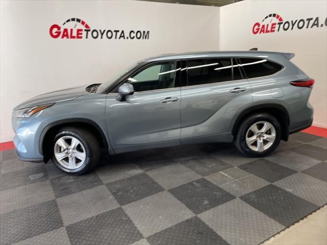 used 2022 Toyota Highlander car, priced at $30,683