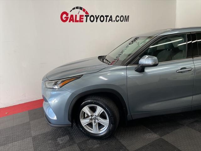 used 2022 Toyota Highlander car, priced at $30,683