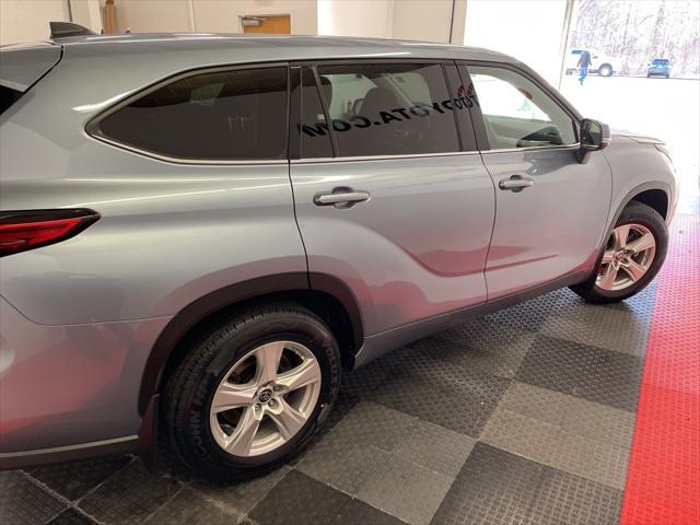 used 2022 Toyota Highlander car, priced at $30,683