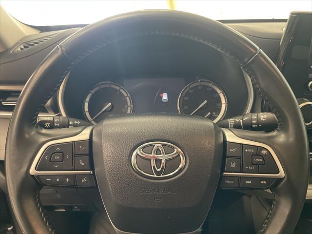 used 2022 Toyota Highlander car, priced at $33,066