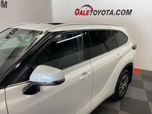 used 2022 Toyota Highlander car, priced at $37,808