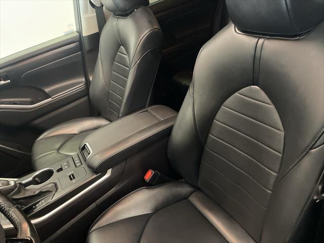 used 2021 Toyota Highlander Hybrid car, priced at $25,980