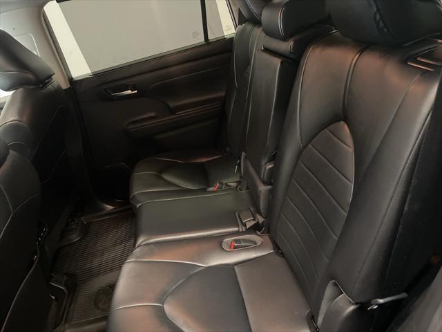 used 2021 Toyota Highlander Hybrid car, priced at $25,980
