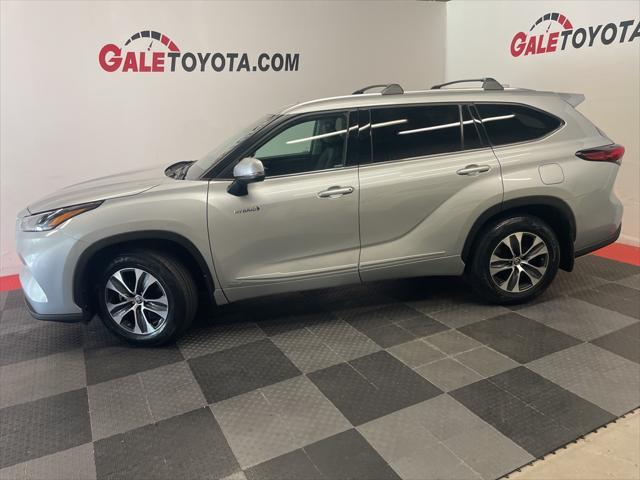 used 2021 Toyota Highlander Hybrid car, priced at $25,980