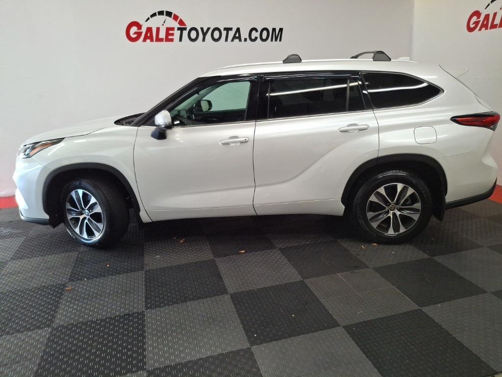 used 2022 Toyota Highlander car, priced at $36,777
