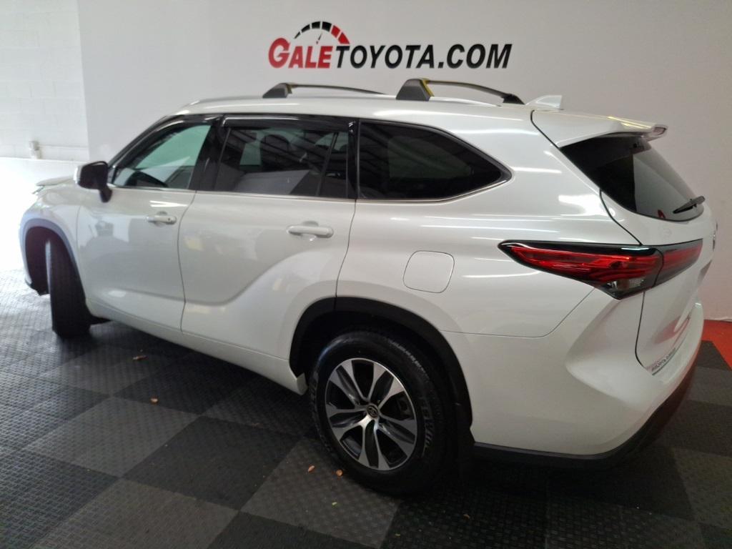 used 2022 Toyota Highlander car, priced at $36,777