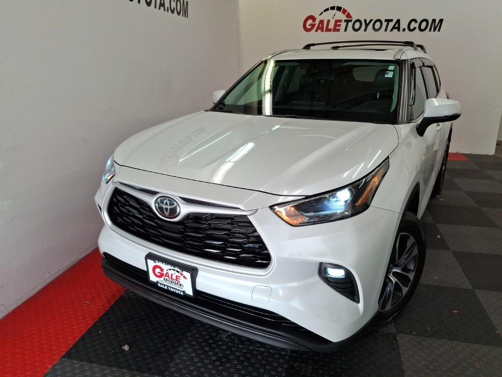 used 2022 Toyota Highlander car, priced at $36,777
