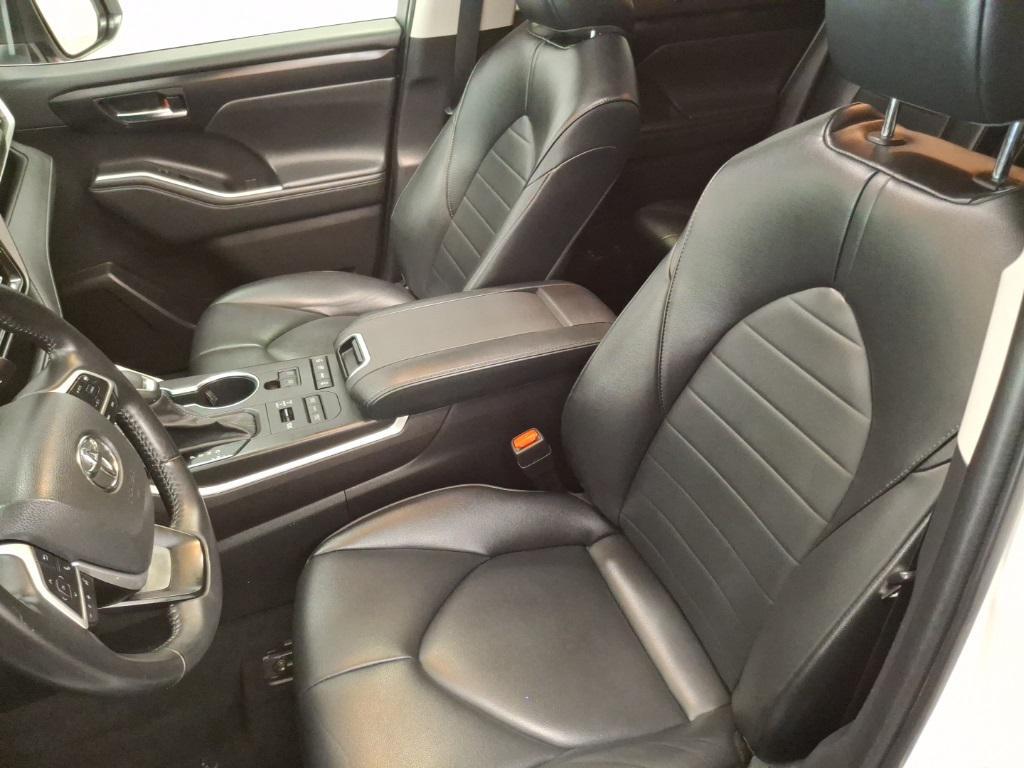 used 2022 Toyota Highlander car, priced at $36,777