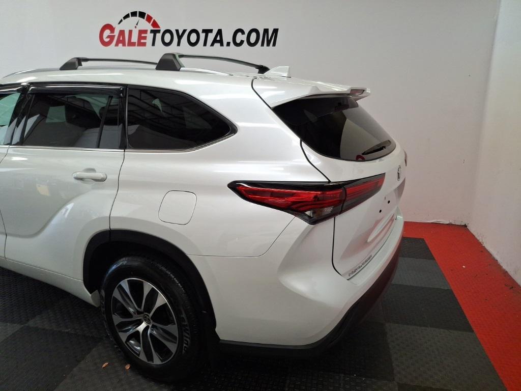 used 2022 Toyota Highlander car, priced at $36,777