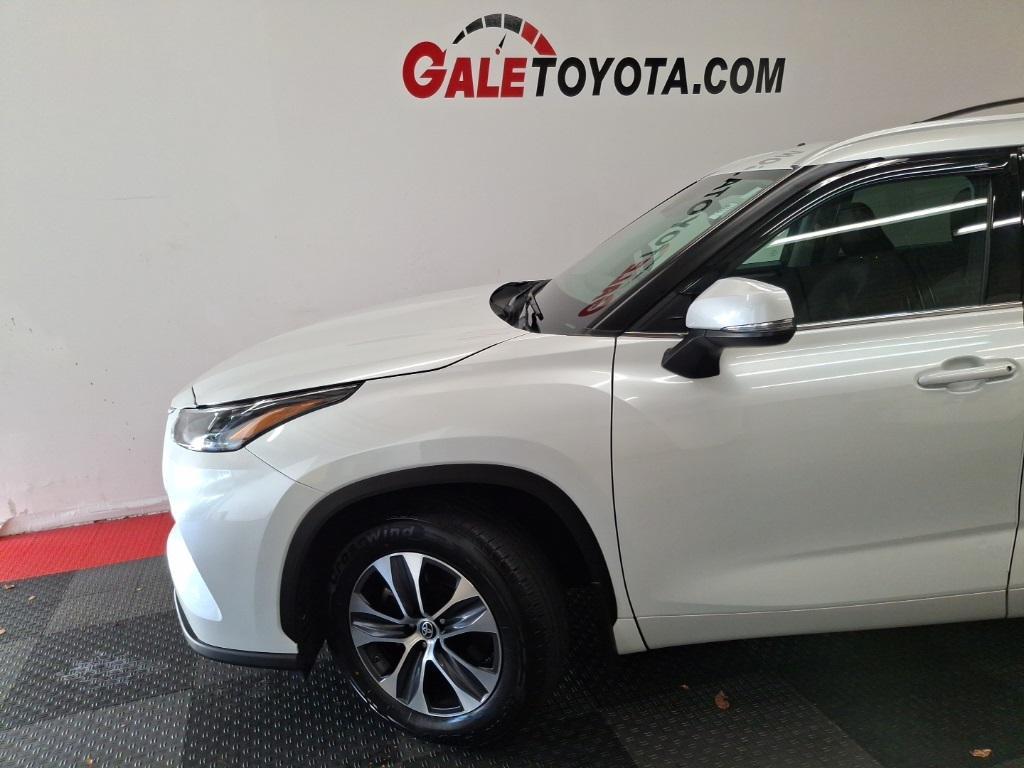 used 2022 Toyota Highlander car, priced at $36,777