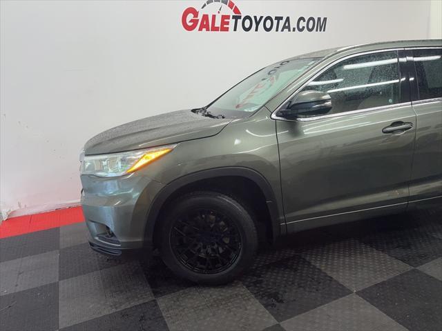 used 2016 Toyota Highlander car, priced at $14,283