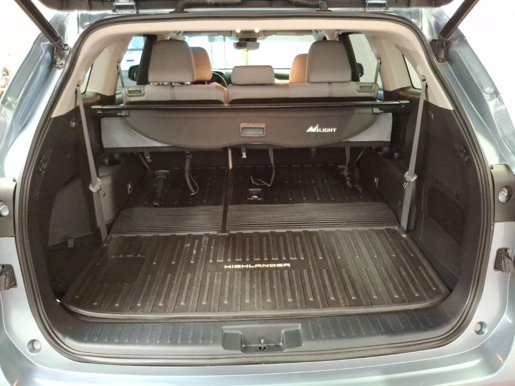 used 2022 Toyota Highlander car, priced at $34,583