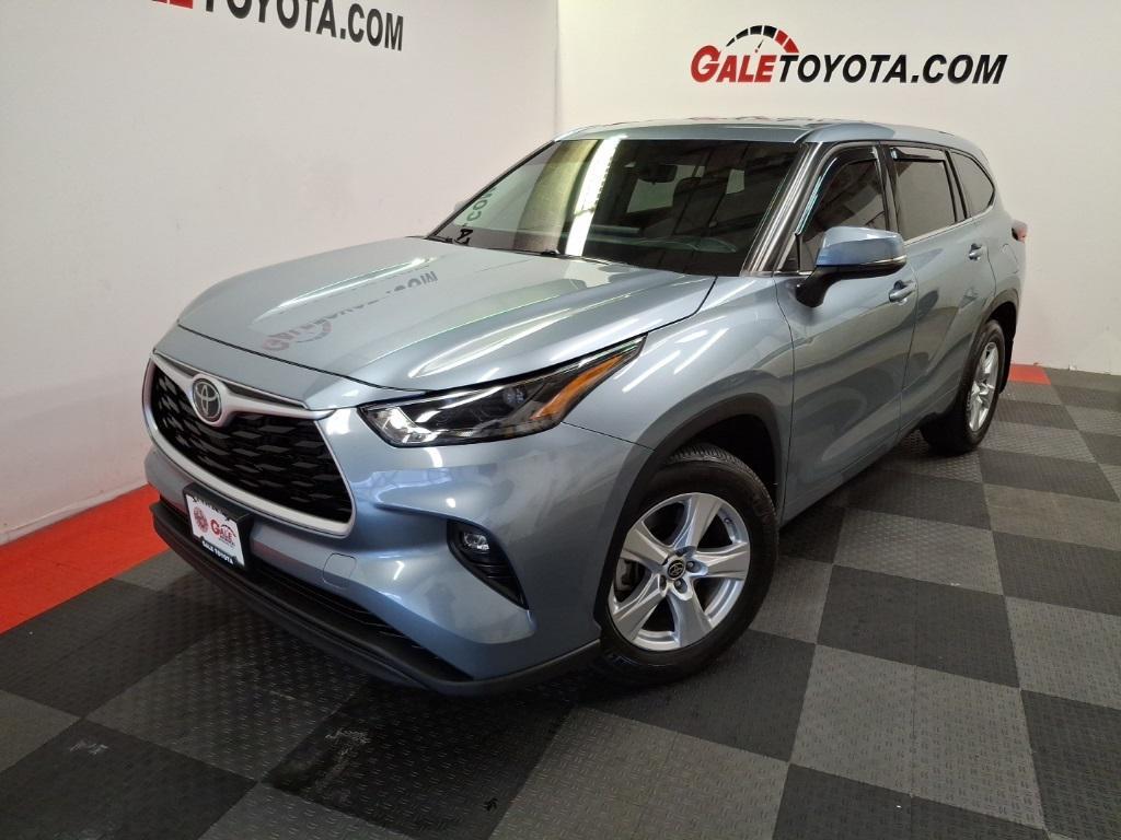 used 2022 Toyota Highlander car, priced at $34,583