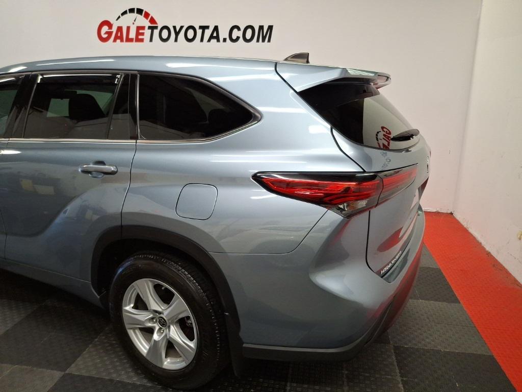 used 2022 Toyota Highlander car, priced at $34,583
