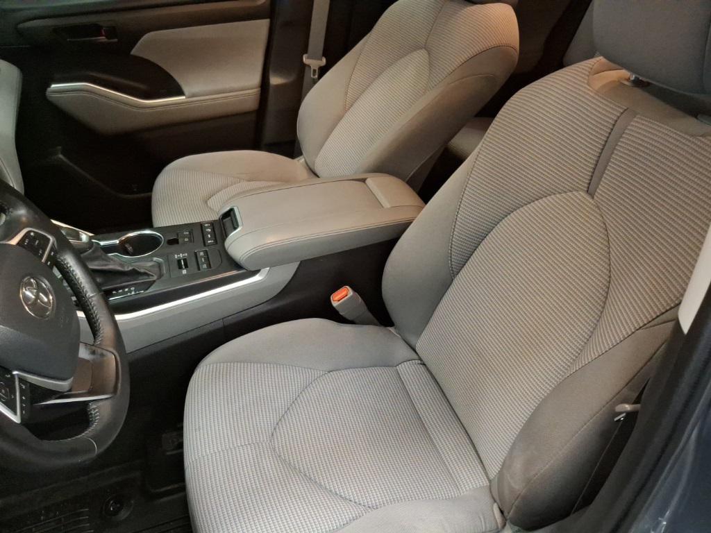 used 2022 Toyota Highlander car, priced at $34,583