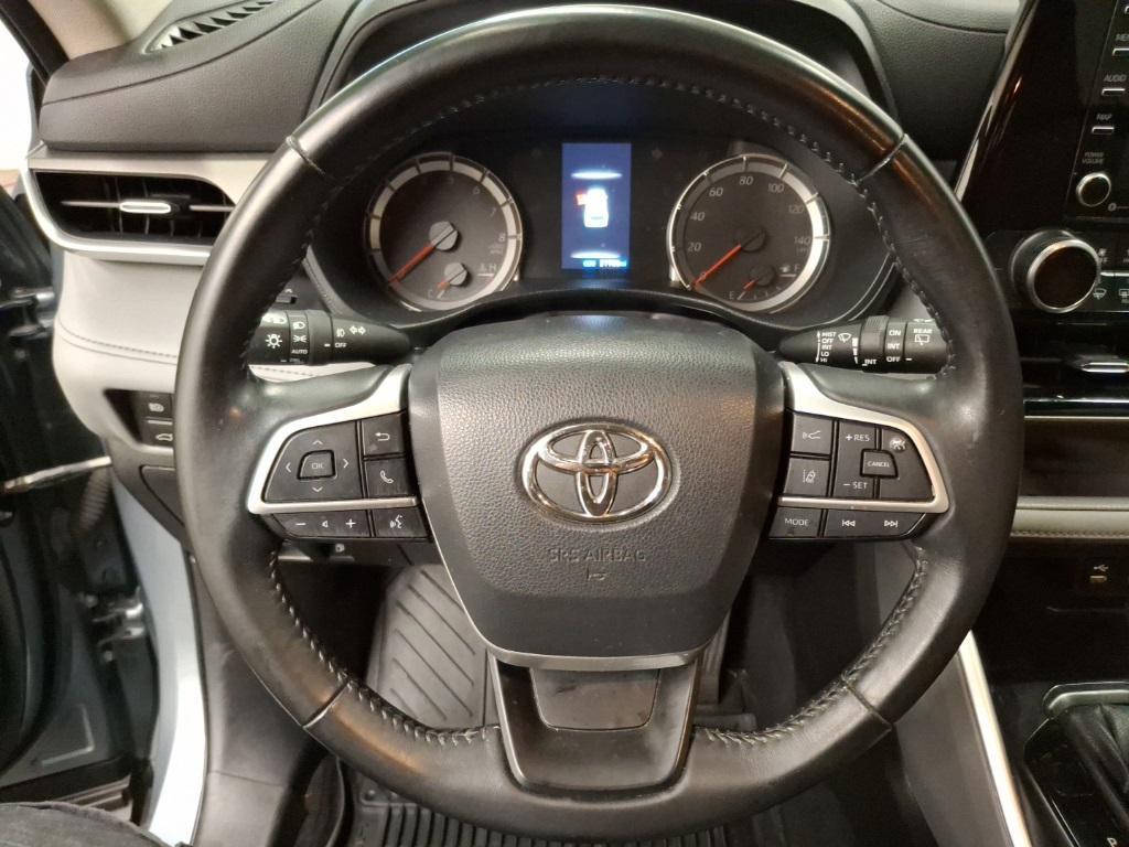 used 2022 Toyota Highlander car, priced at $34,583