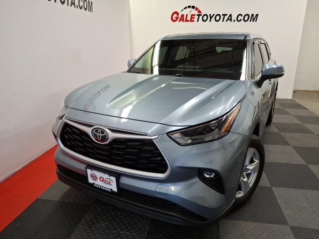 used 2022 Toyota Highlander car, priced at $34,583