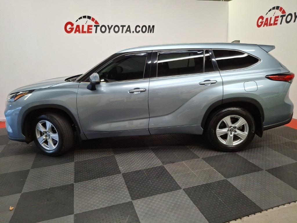 used 2022 Toyota Highlander car, priced at $34,583
