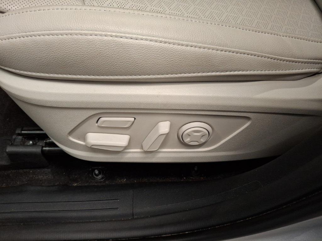 used 2023 Kia Sorento Plug-In Hybrid car, priced at $41,483