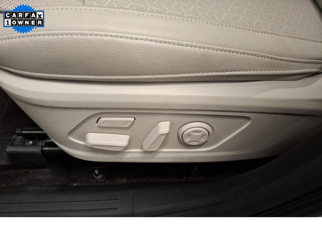 used 2023 Kia Sorento Plug-In Hybrid car, priced at $34,999
