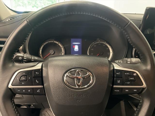 used 2022 Toyota Highlander car, priced at $34,983