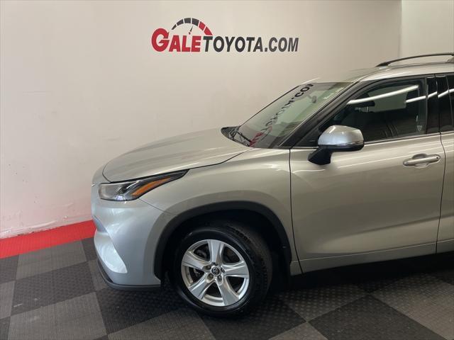 used 2022 Toyota Highlander car, priced at $34,983