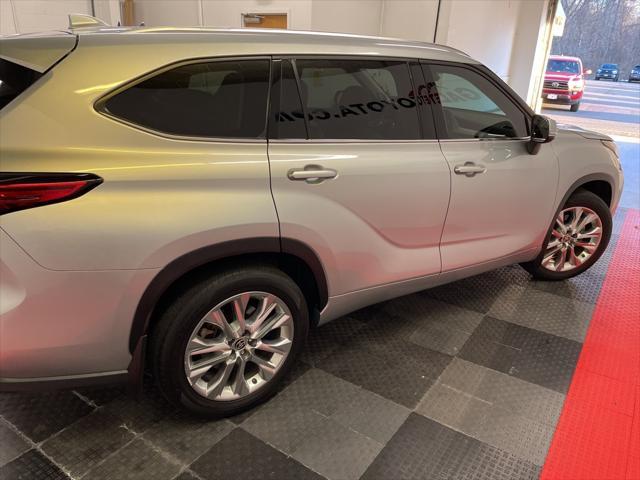 used 2021 Toyota Highlander car, priced at $39,383