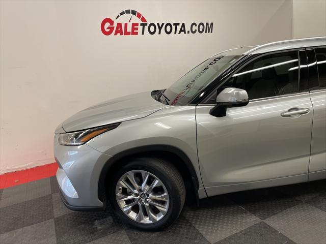 used 2021 Toyota Highlander car, priced at $39,383