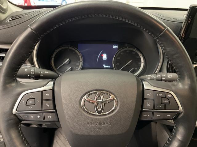 used 2021 Toyota Highlander car, priced at $39,383