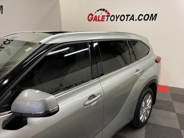 used 2021 Toyota Highlander car, priced at $39,383