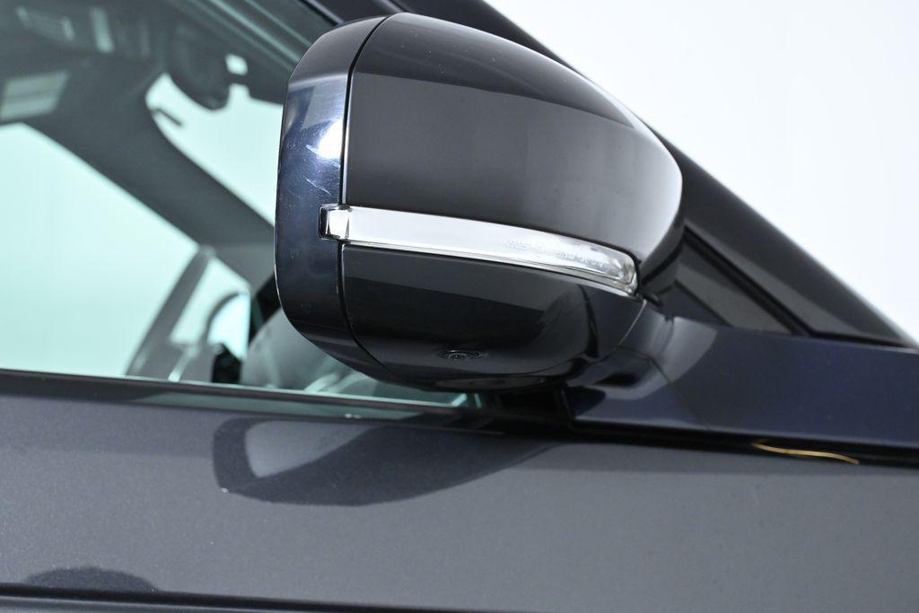 used 2019 Land Rover Discovery car, priced at $21,900