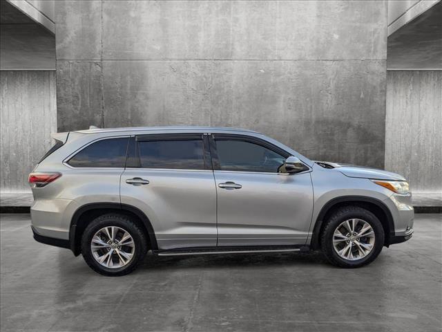 used 2015 Toyota Highlander car, priced at $18,723