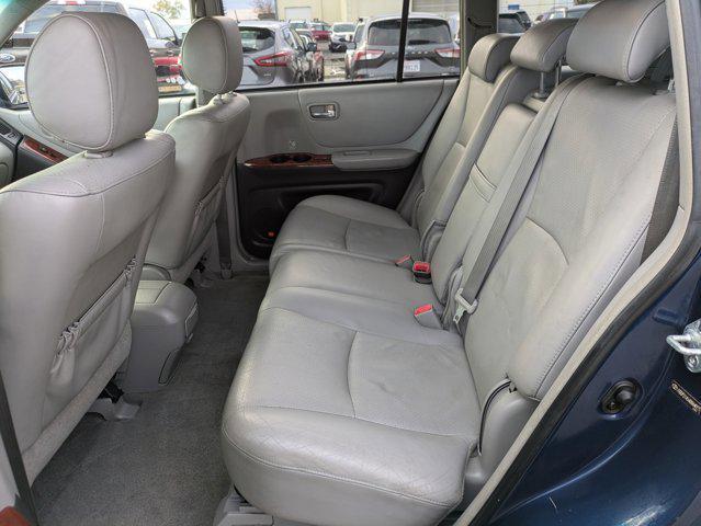 used 2004 Toyota Highlander car, priced at $6,444