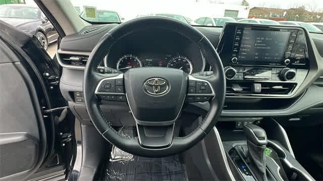 used 2022 Toyota Highlander car, priced at $35,595