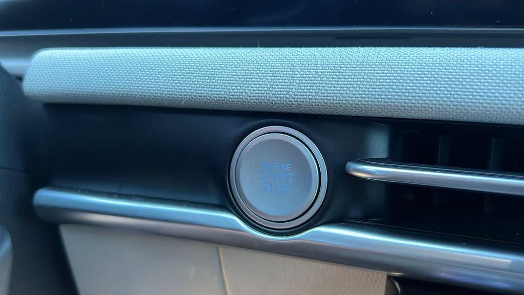 used 2025 Hyundai TUCSON Hybrid car, priced at $35,812