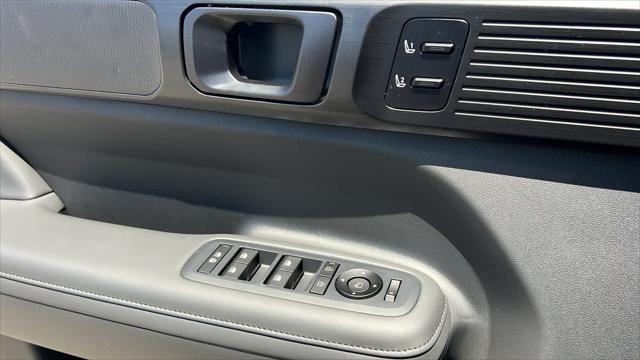 new 2025 Hyundai SANTA FE HEV car, priced at $53,015