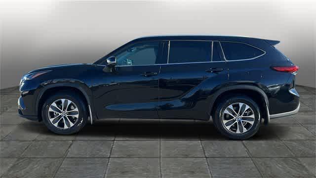 used 2022 Toyota Highlander car, priced at $34,995