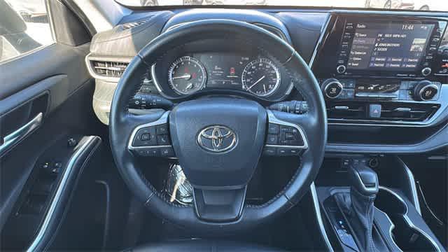 used 2022 Toyota Highlander car, priced at $34,995