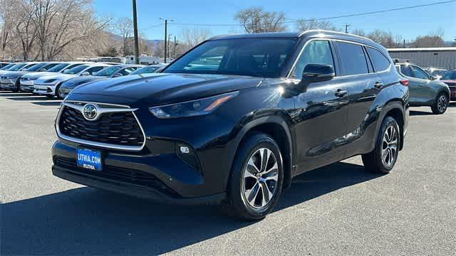 used 2022 Toyota Highlander car, priced at $34,995