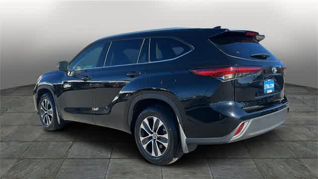 used 2022 Toyota Highlander car, priced at $34,995