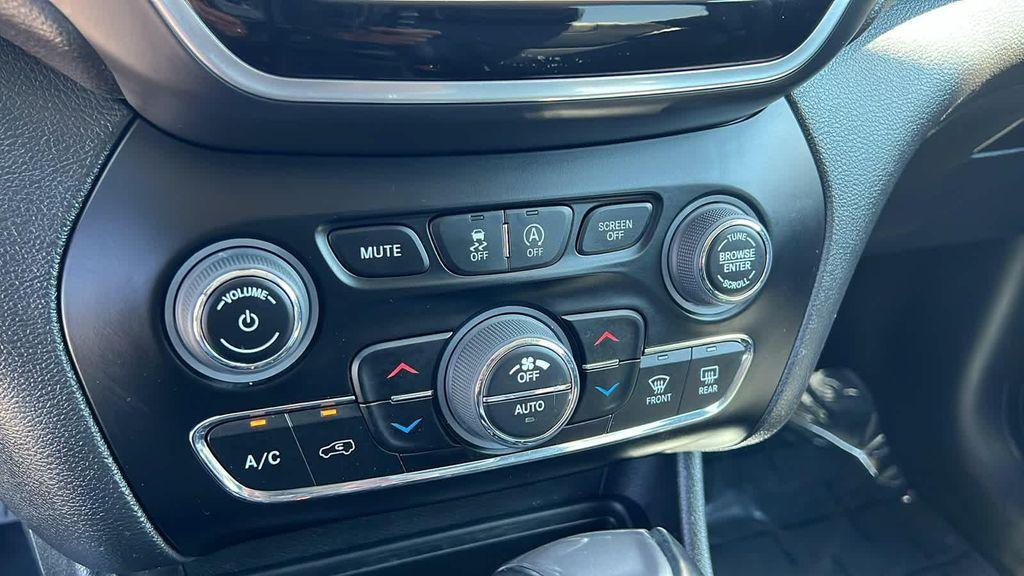 used 2022 Jeep Cherokee car, priced at $22,695