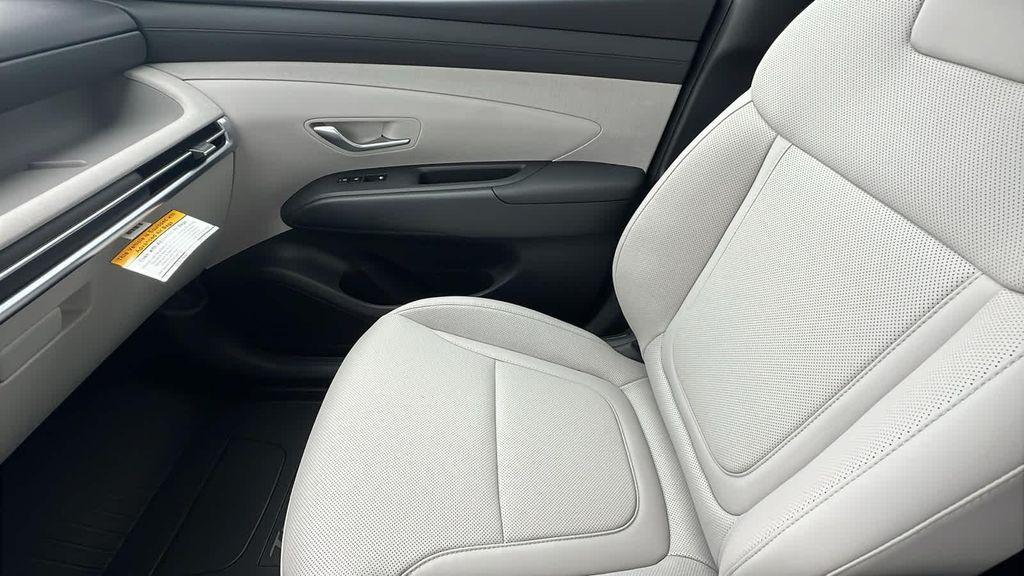 new 2025 Hyundai TUCSON Hybrid car, priced at $38,655