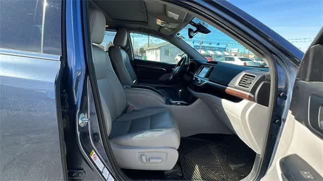 used 2014 Toyota Highlander car, priced at $21,977